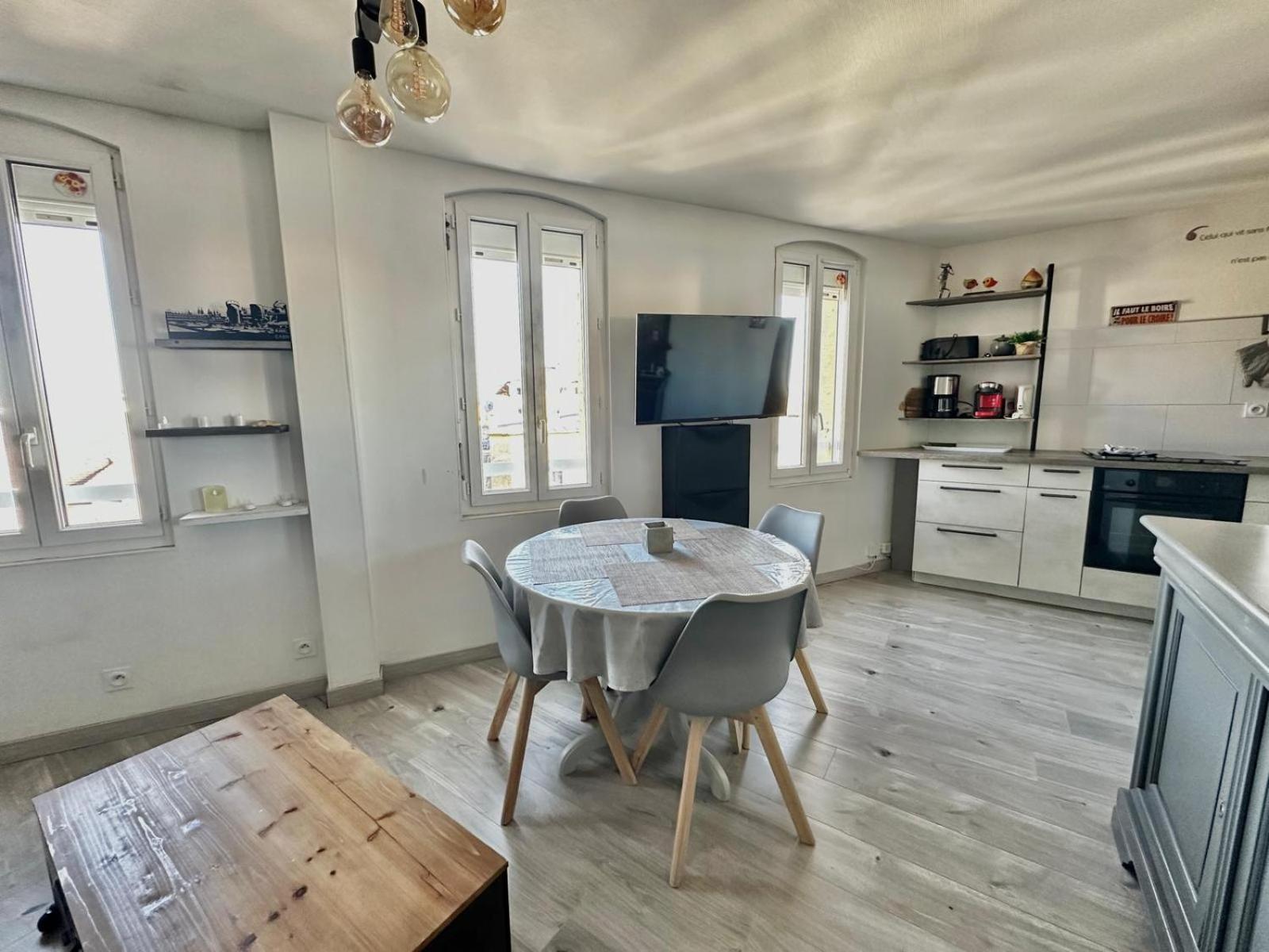 Appartement Pres Du Port Centre Et Plage - Vue Mer Курсел-сюр-Мер Екстериор снимка